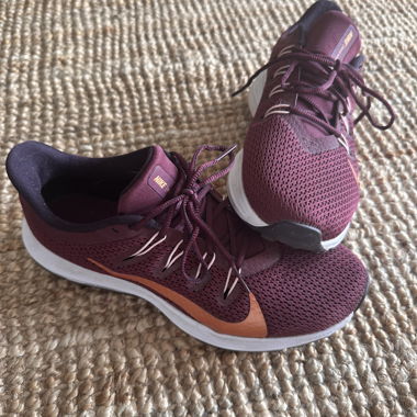 Baskets NIKE taille 38