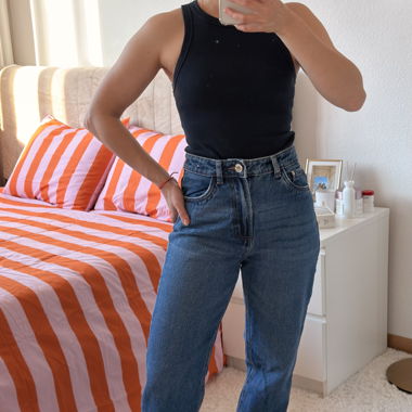 High-Waist Jeans
