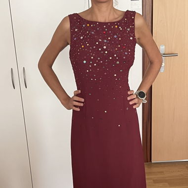 open back burgundy dress for special occasions 