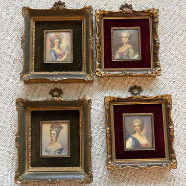 Ensemble de 4 miniatures portrait de dames encadrées vintage