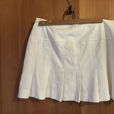 white pleated skirt