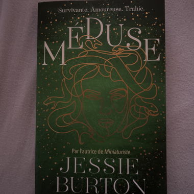 Medeuse book