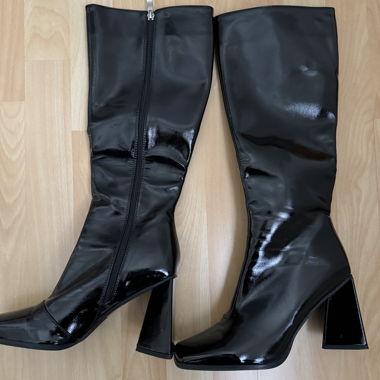 Bottes vernies noires montantes jusqu'au genou à talon bloc