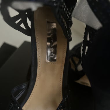 Sandalen mit hohen Absätzen in Nachtblau