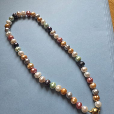 Collier de perles multicolores
