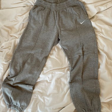 Graue Nike Trainerhose
