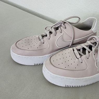 Nike Air Force Hellrosa (Grösse 42.5)