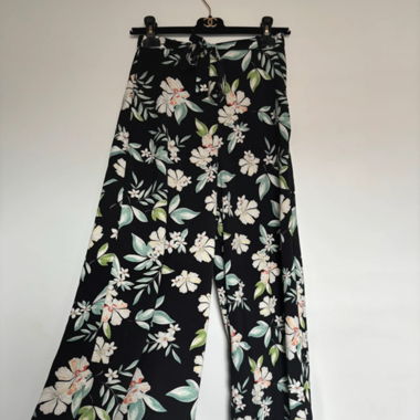 Pantalon fluide à motifs floraux