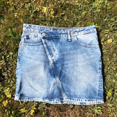 Gonna in jeans con look con bottone laterale cool