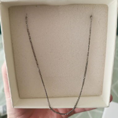 Chaîne en argent avec boîte