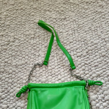 Trendige grüne Tasche von Bershka 