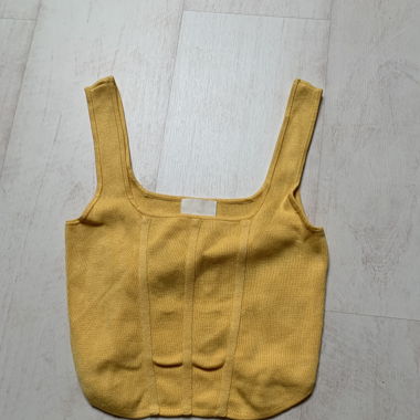 Top jaune