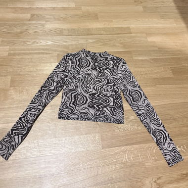 Zebra Longsleeve Crop Top