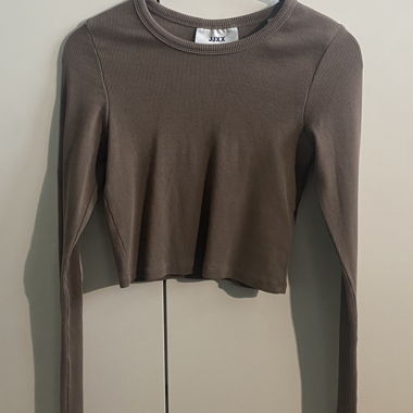 Brown cropped shirt