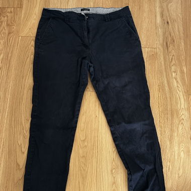 Pantaloni chino scuri