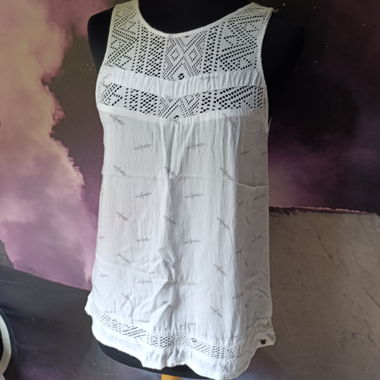 Weisses ärmelloses Top