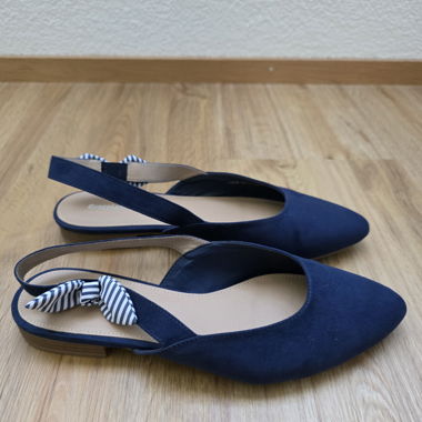 Dunkelblaue Slingback-Ballerinas