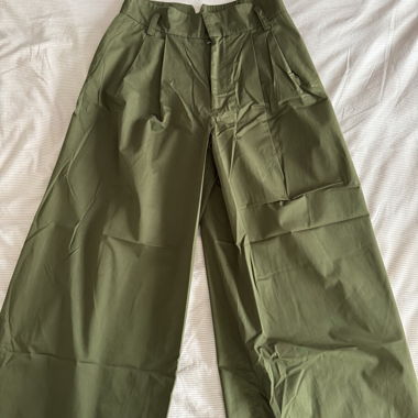 Pantaloni baggy