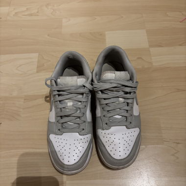 Baskets Nike gris/blanc