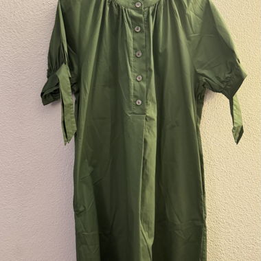Vestito in cotone verde con cintura annodabile, tg. 44