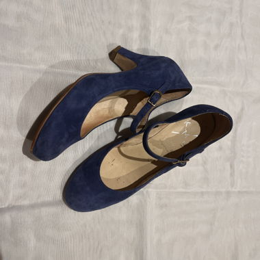 Blaue Pumps