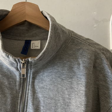 Felpa grigia con zip