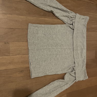 Top Grigio a Maniche Lunghe