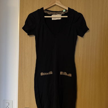 Robe noire en dentelle