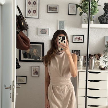 Abito midi beige senza maniche