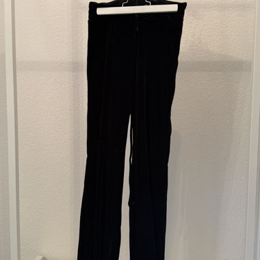 Schwarze Samthose