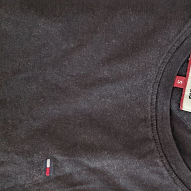 Schwarzes Tommy Hilfiger T-Shirt S