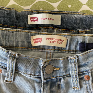 2 jeans Levis taille 16a