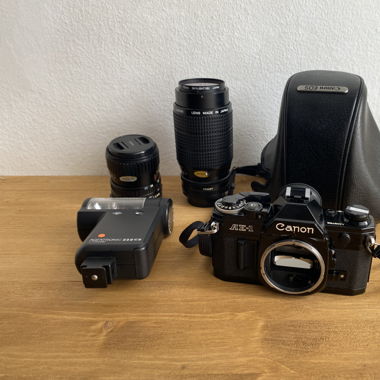  Canon AE-1 Kamera mit Objektiv & Zubehör!