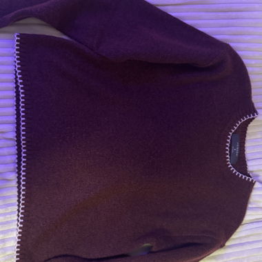 Maglione corto viola con bordi a contrasto