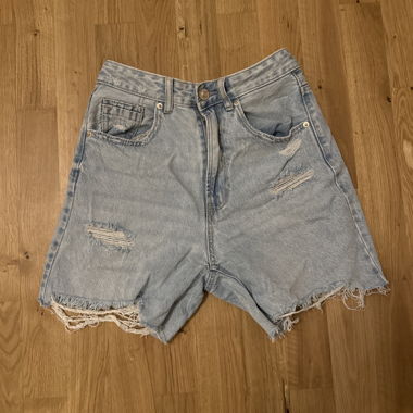 Shorts en denim délavé
