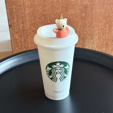 Starbucks Becher mit Bären-Deko