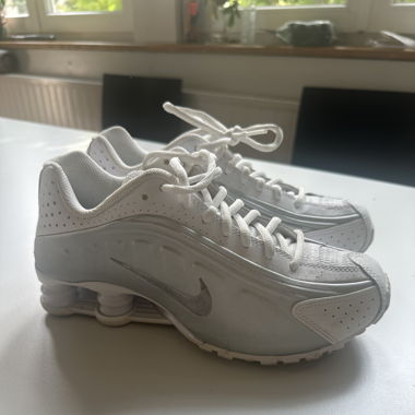SHOX R4 - Sneaker low