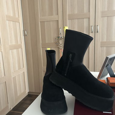 Ugg piattaforma nera