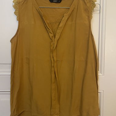ONLY sleeveless blouse