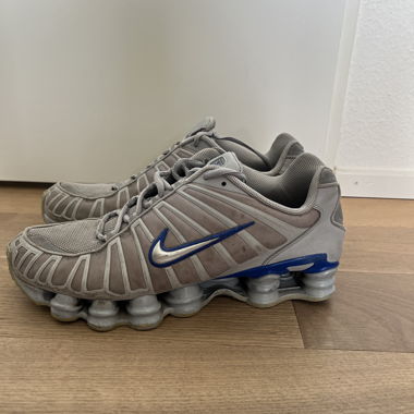 Nike Shox graue Sneakers