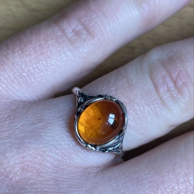 Silberner Ring mit Stein