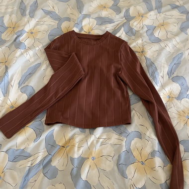 Top marrone a maniche lunghe