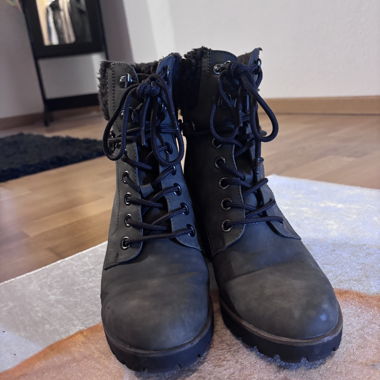 Bottines noires à lacets