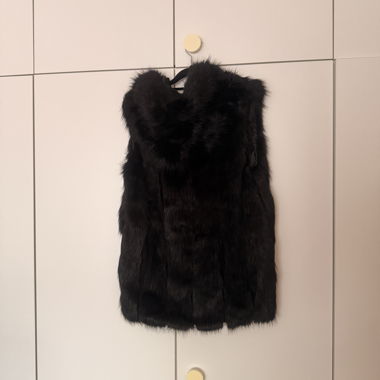 Gilet in pelliccia finta nera