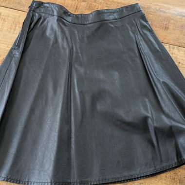 H&M Kunstleder Skaterrock schwarz Gr. 34