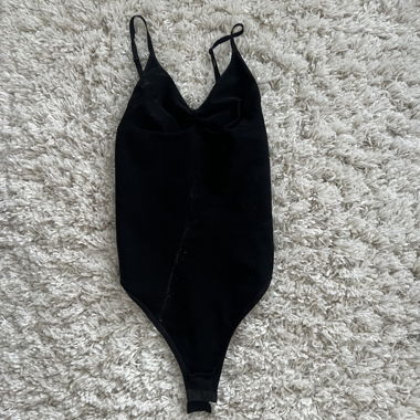 Body nero con spalline
