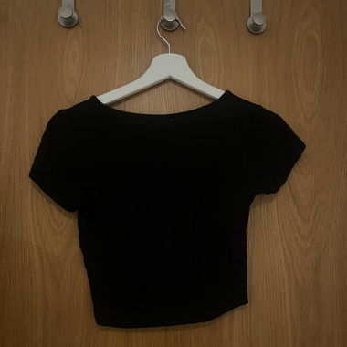 Black cropped short sleeve top