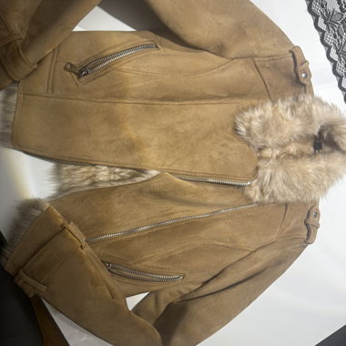 Veste camel effet daim avec fausse fourrure