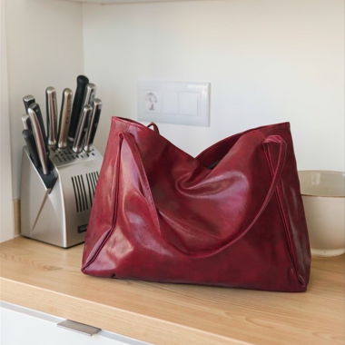 New crossbody bag / shopper in burgundy red
