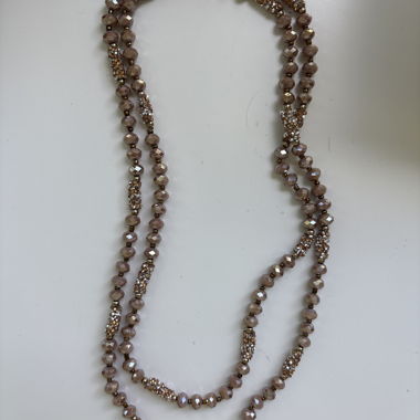 Collier de perles roses